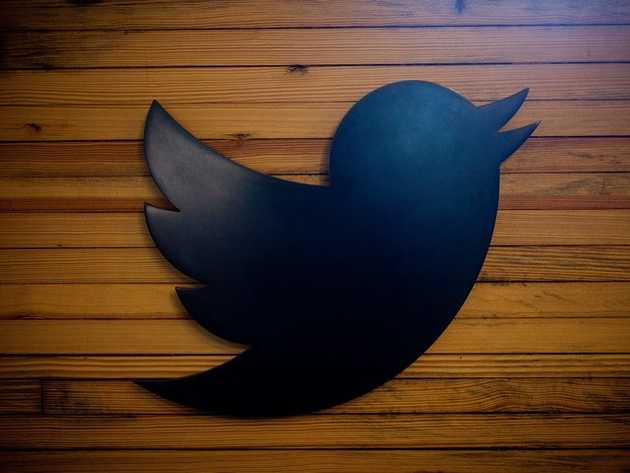 Twitter Logo on wood background